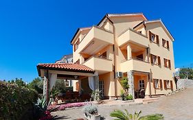 Apartments Omanovic