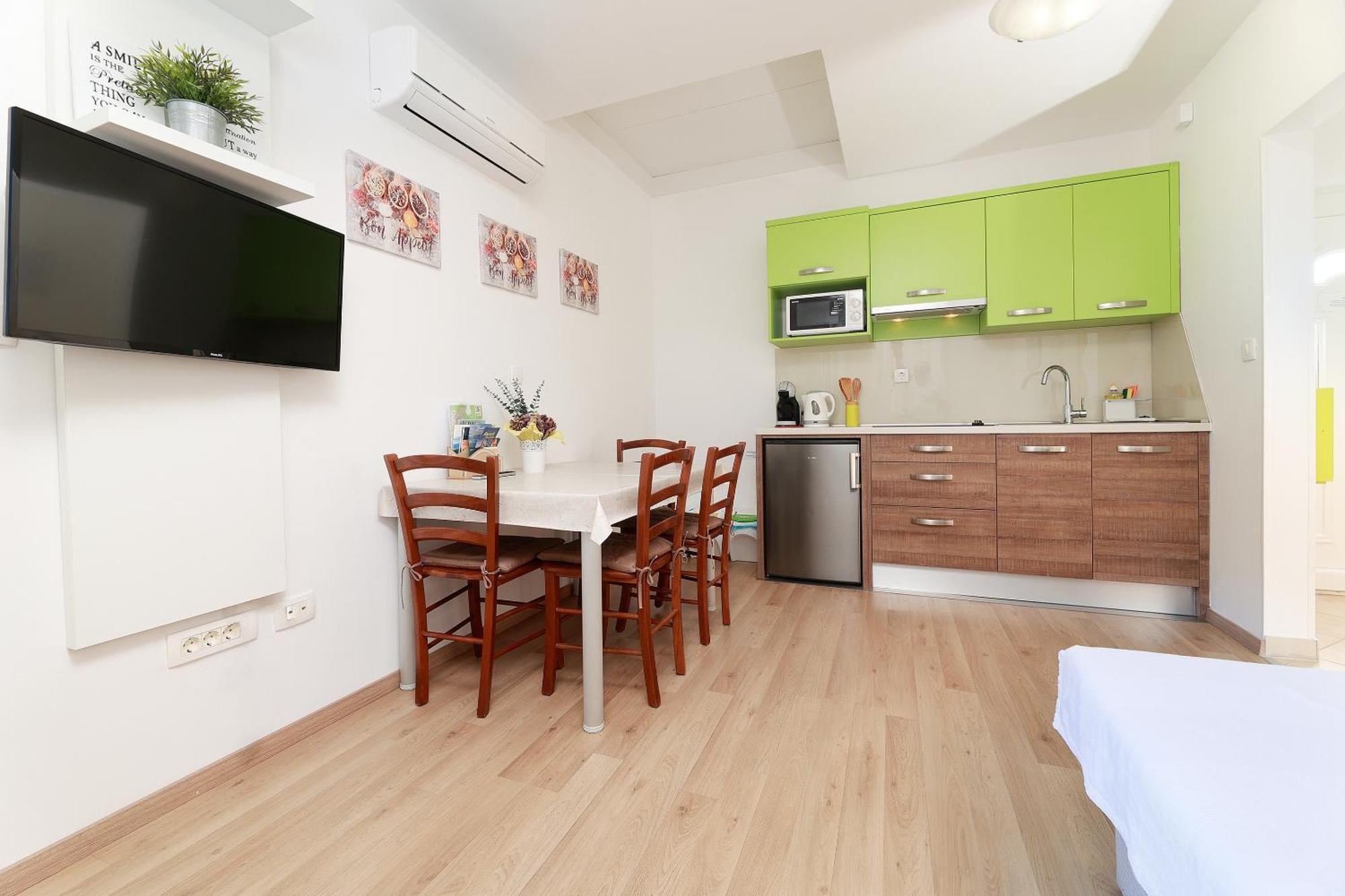 Apartments Omanovic Čižići Esterno foto